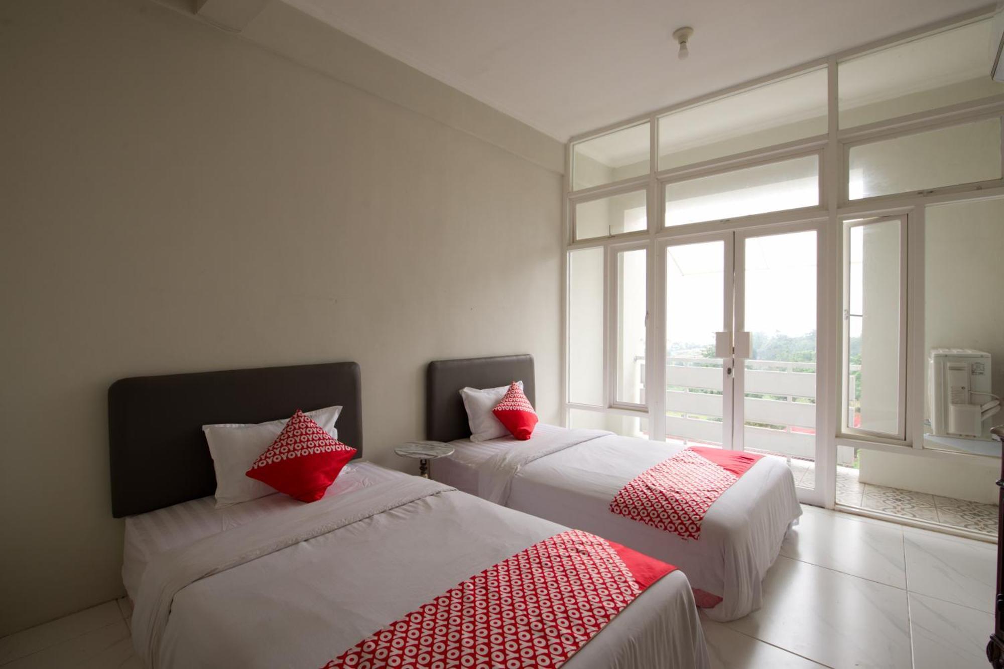 Capital O 3359 Pondok Wisata Jaden Trawas Mojokerto エクステリア 写真